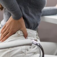 درمان درد دنبالچه؛ روش های درمان،علت و علائم